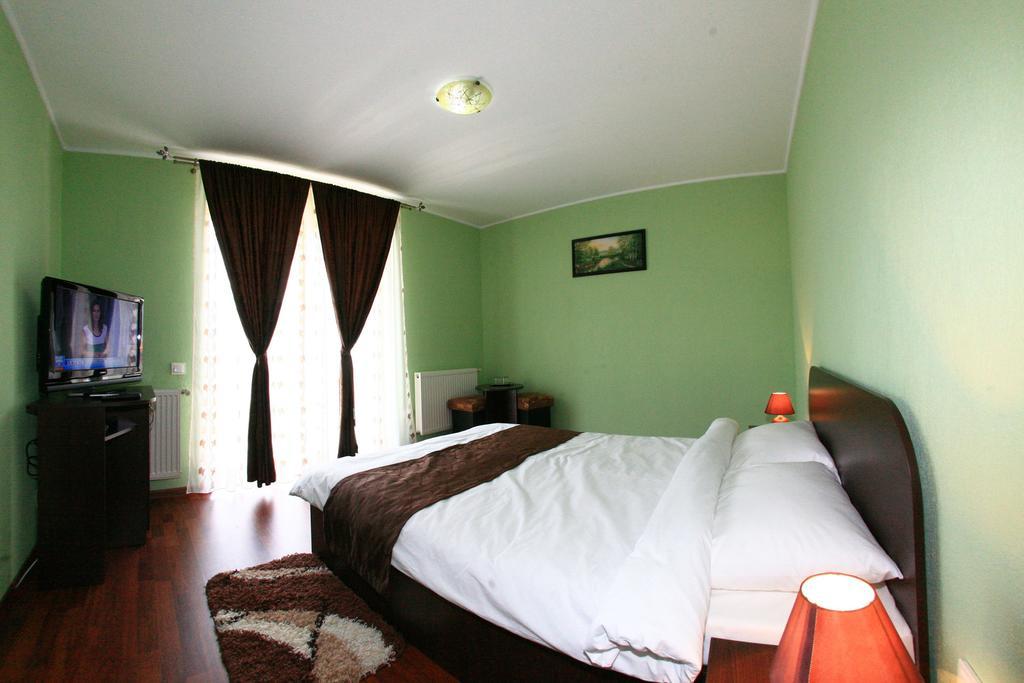 Heaven Hotel Saliste  Phòng bức ảnh