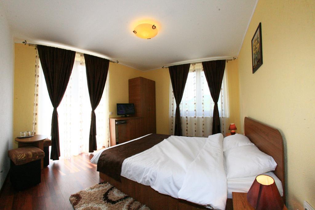 Heaven Hotel Saliste  Phòng bức ảnh