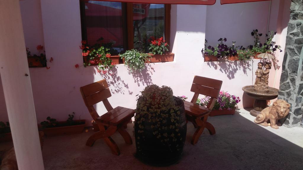 Heaven Hotel Saliste  Ngoại thất bức ảnh